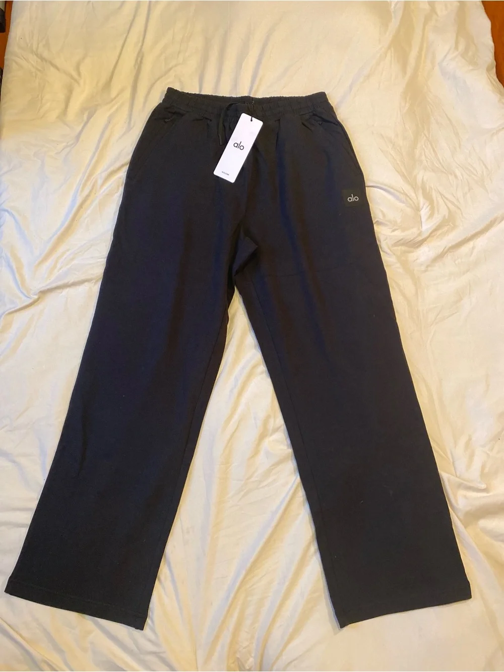 Alo yoga Double Take Straight Leg Pant. Size. M l. Color black